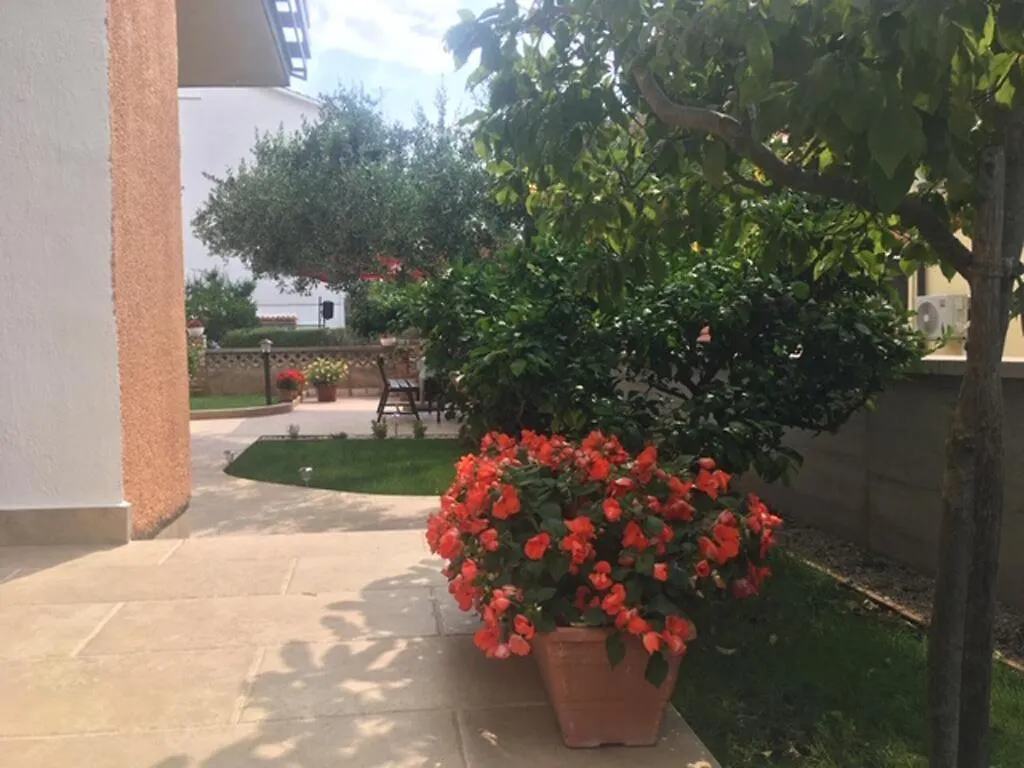 Apartments With A Parking Space Novigrad - 7135