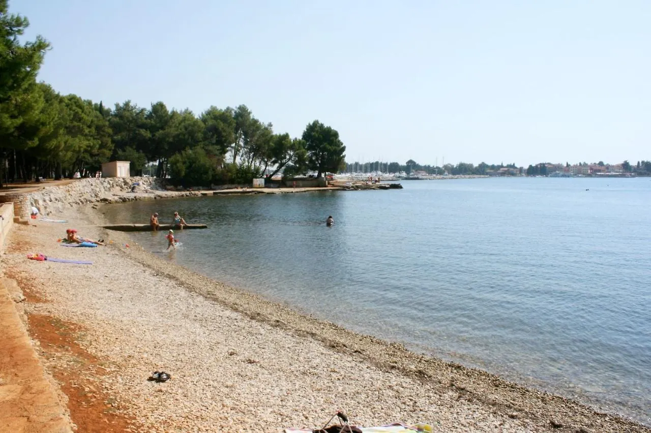 Apartments With A Parking Space Novigrad - 7135