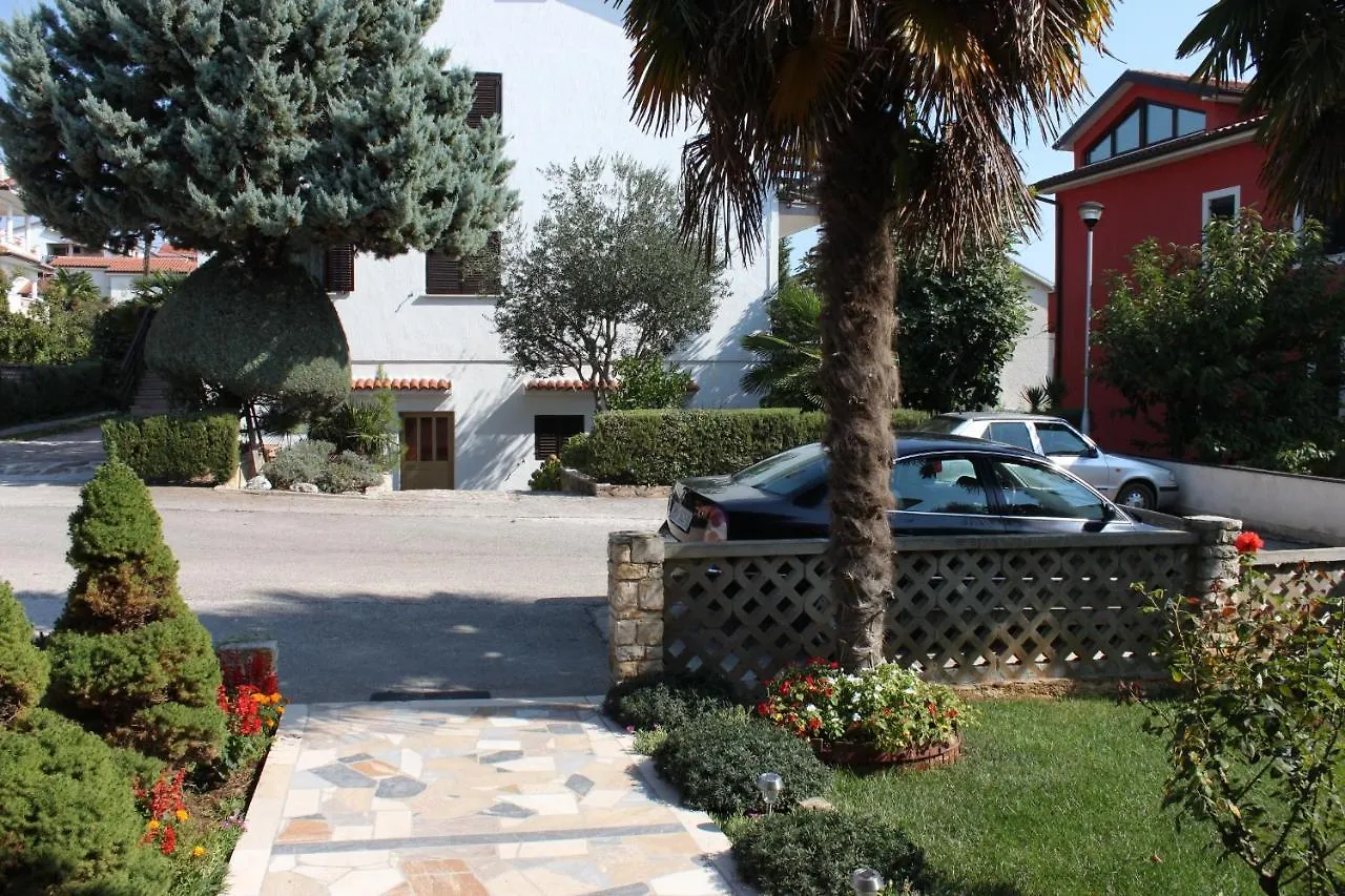 Apartments With A Parking Space Novigrad - 7135