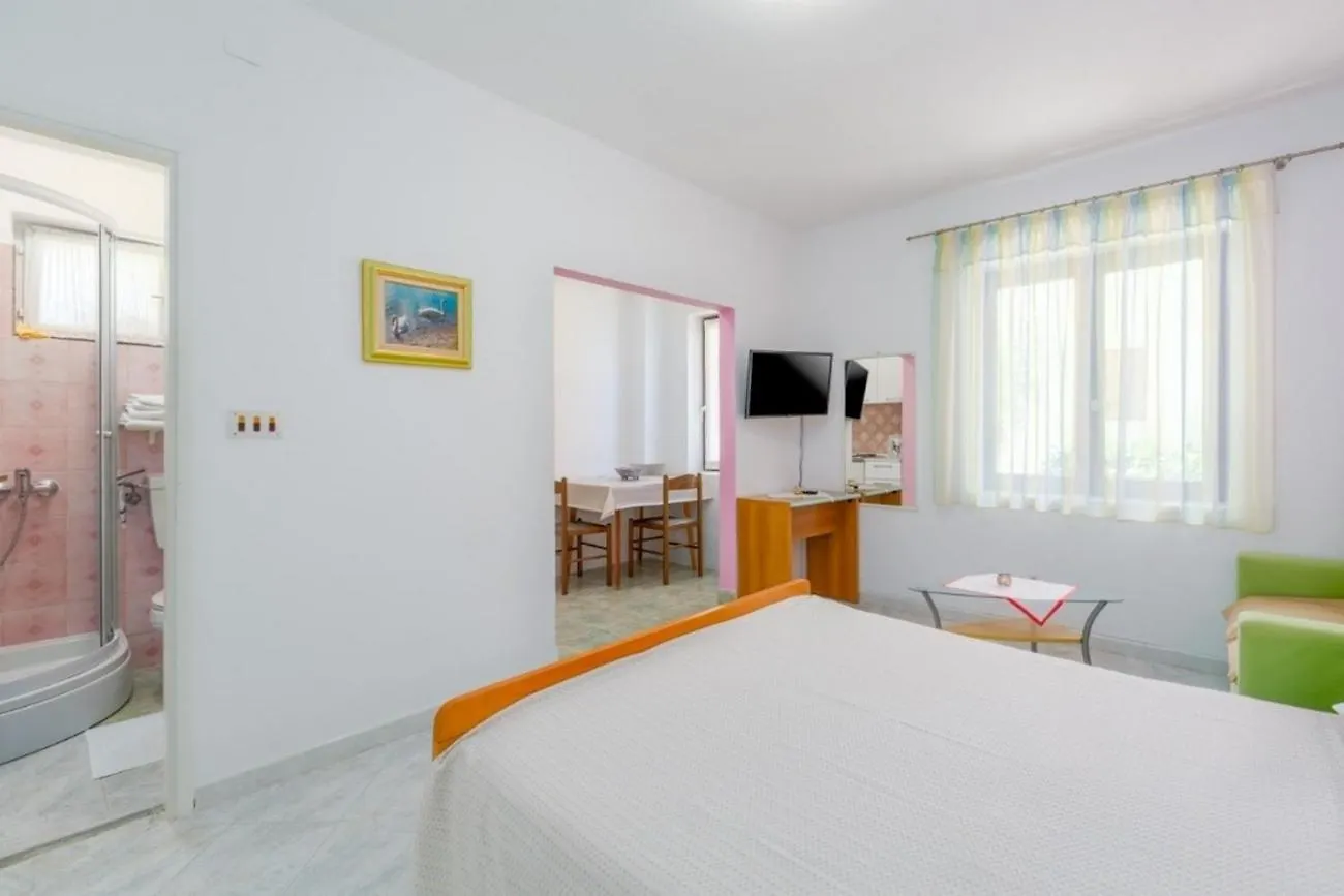 Apartments With A Parking Space Novigrad - 7135