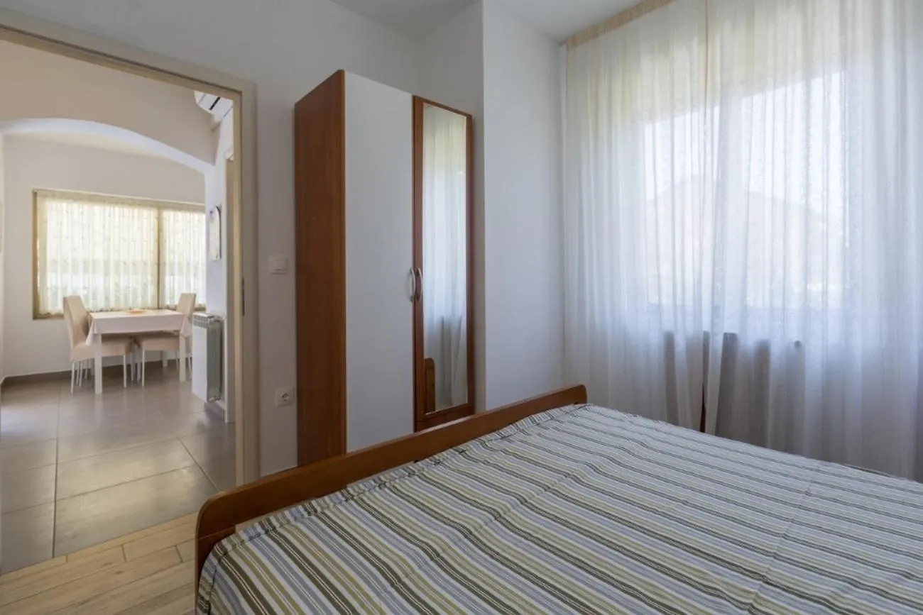 Apartments With A Parking Space Novigrad - 7135 Croatia