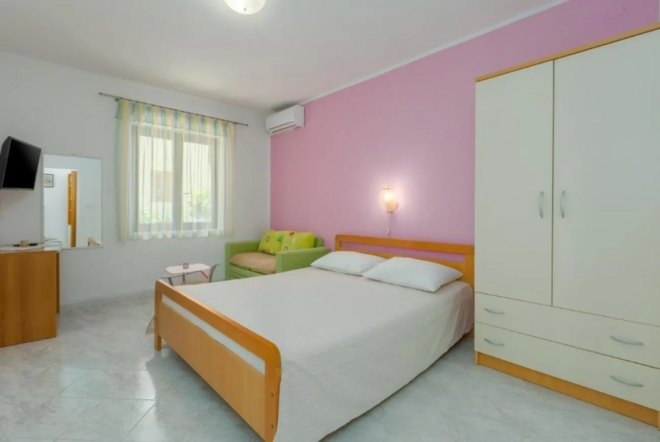 Apartments With A Parking Space Novigrad - 7135
