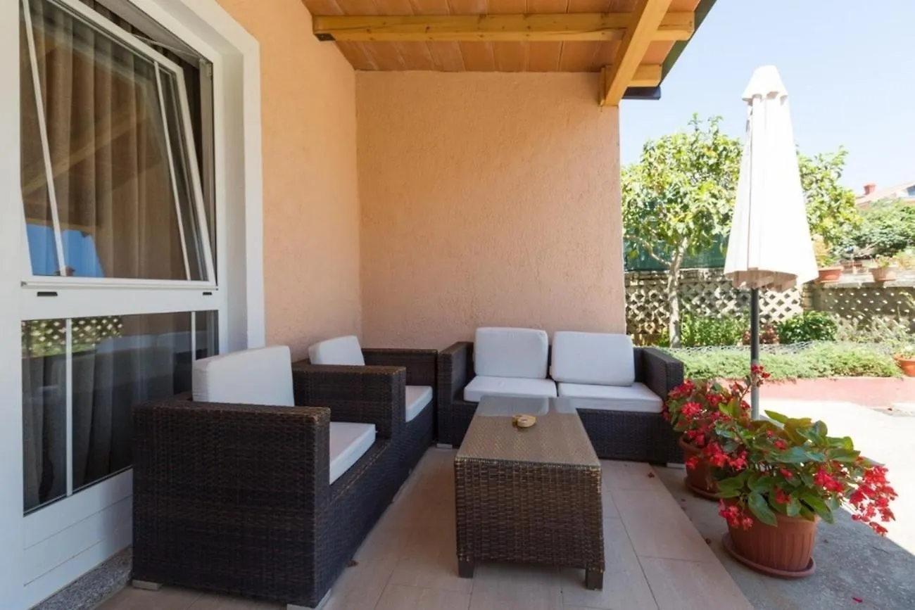 Apartments With A Parking Space Novigrad - 7135
