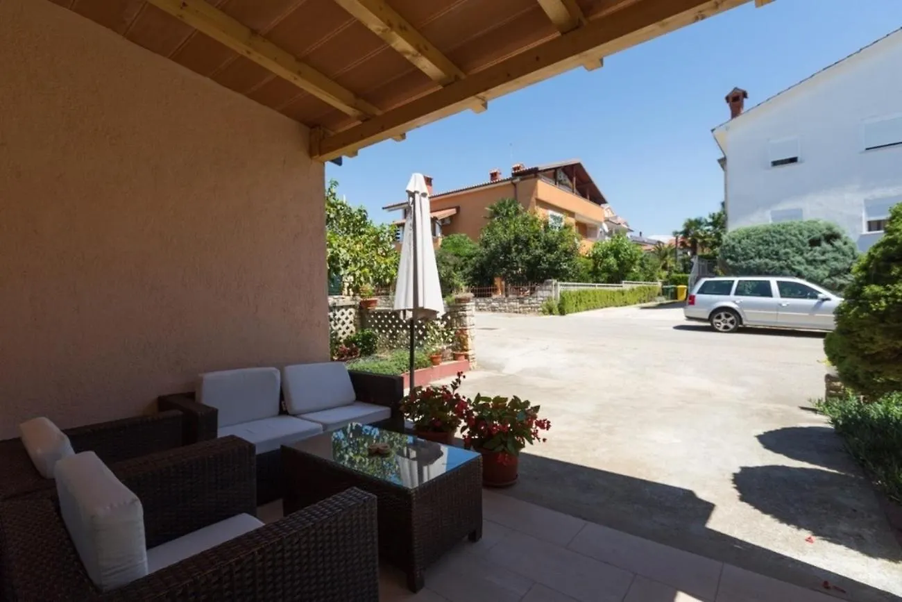 Apartments With A Parking Space Novigrad - 7135