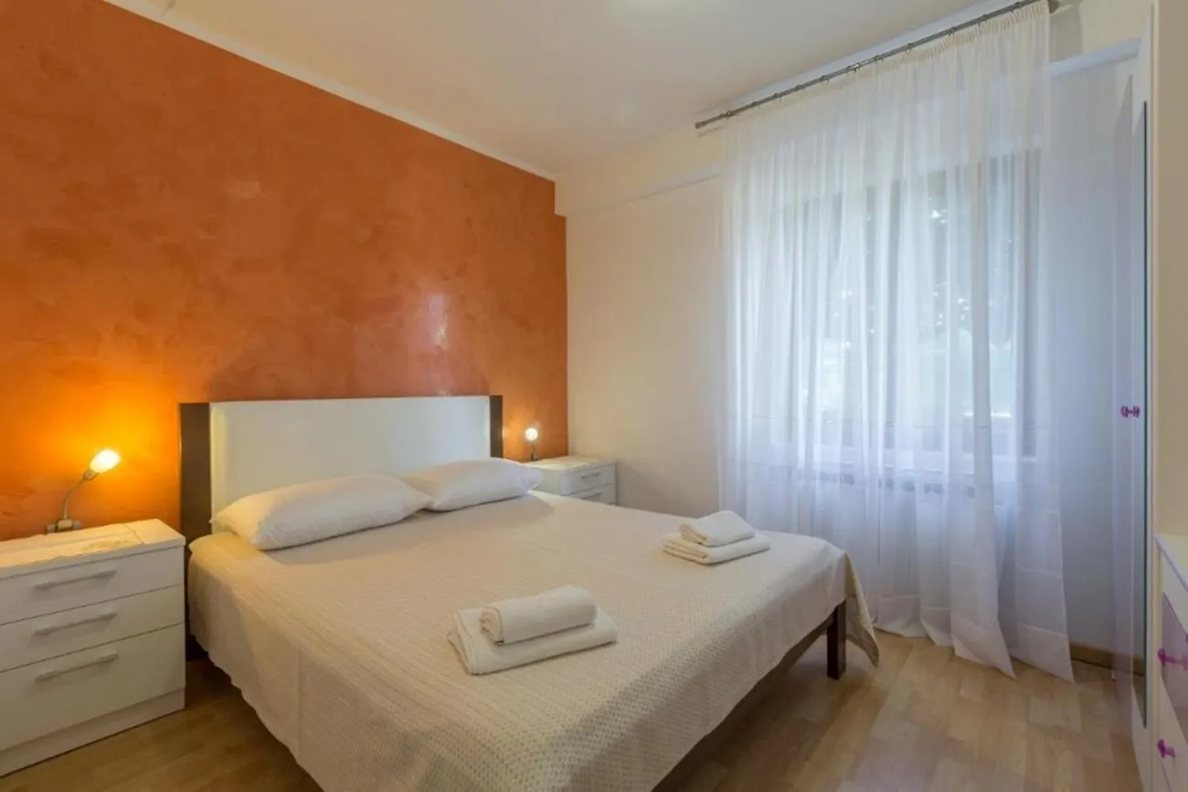 Apartments With A Parking Space Novigrad - 7135 Croatia
