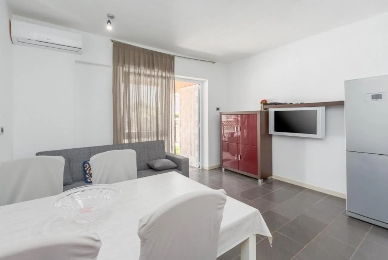 Apartments With A Parking Space Novigrad - 7135 Croatia