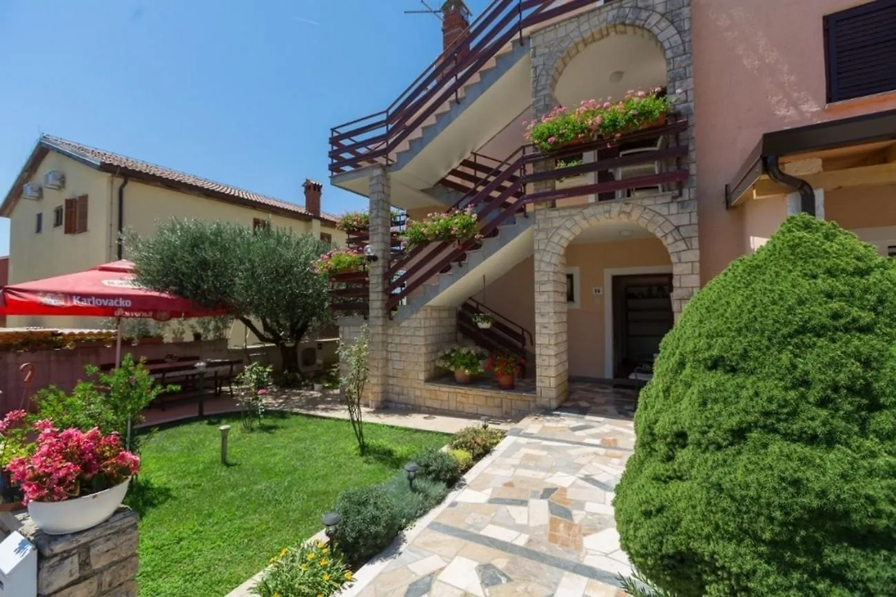 Apartments With A Parking Space Novigrad - 7135
