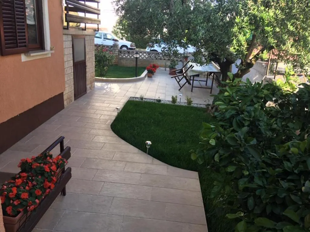 Apartments With A Parking Space Novigrad - 7135  Novigrad (Istria)