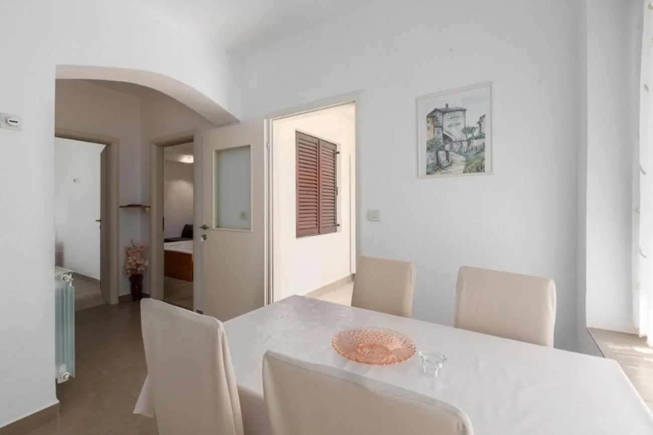 Apartments With A Parking Space Novigrad - 7135