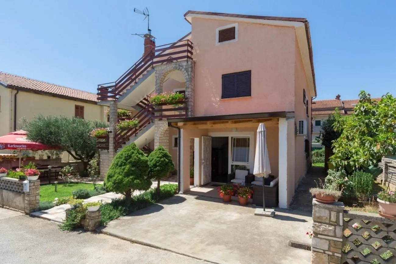 Apartments With A Parking Space Novigrad - 7135